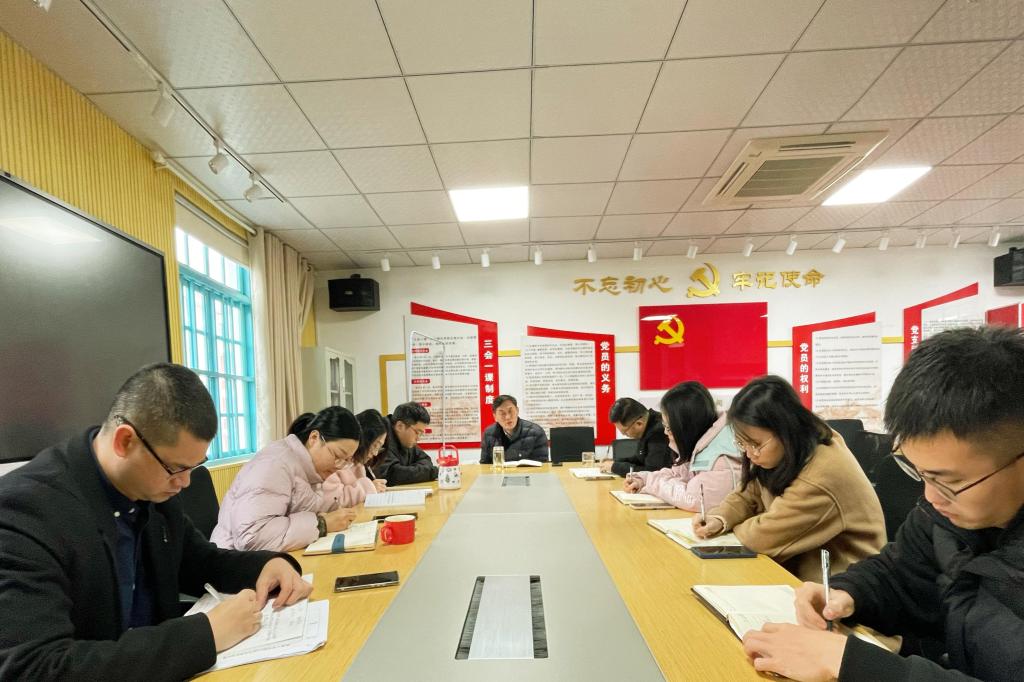 航海学院召开新学期学生工作部署会_副本.jpg 航海学院召开新学期学生工作部署会_副本.jpg